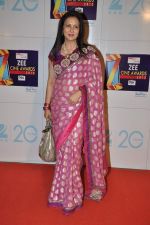 Poonam Dhillon at Zee Awards red carpet in Mumbai on 6th Jan 2013 (161).JPG